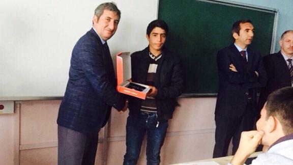Fatih Projesi Kapsamında Anadolu İmam Hatip Lisesi Öğrencilerine Tablet Dağıtıldı
