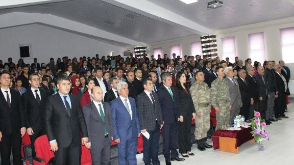 12 Mart İsriklal Marşı´nın Kabulü ve Mehmet Akif Ersoy´u Anma Programı Halk Eğitim Merkezi Konferans Salonunda Yapıldı